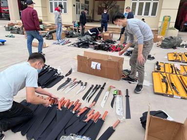 Triệt phá đường dây mua bán, vận chuyển, tàng trữ vũ khí thô sơ trên không gian mạng