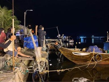 Bố ném con gái 5 tuổi xuống sông