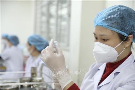 Hà Nội phát hiện 1.253 ca COVID-19 mới, đồng loạt tiêm vaccine cho trẻ lớp 6