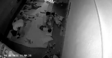 Cô giáo mầm non dùng túi nylon trùm đầu học sinh ở Yên Bái