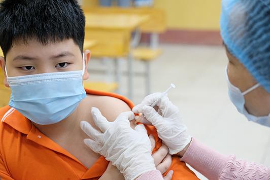 Ngày 18/4: Ca mắc COVID-19 tiếp tục giảm còn 12.012; hơn 19.500 liều vaccine tiêm cho trẻ từ 5 - dưới 12 tuổi