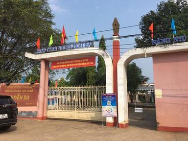 Nam học sinh lớp 9 bị đâm chết ngay trước cổng trường