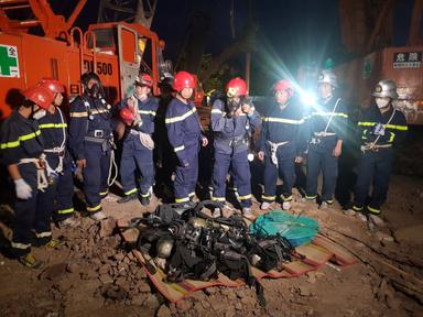 Thi thể bé Hạo Nam đã được đưa lên