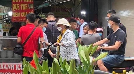 Làm rõ thanh niên cầm 2 súng gây rối trên phố Hàng Bè  