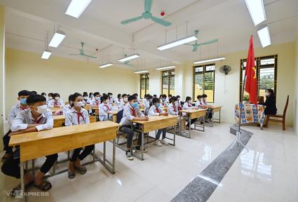Hà Nội cho học sinh khối 9 ở 17 địa bàn đi học trực tiếp từ 22/11