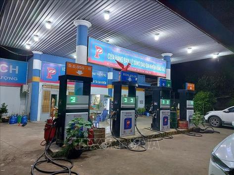 Giá xăng tăng lên gần 33.000 đồng một lít