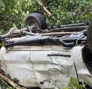 Hòa Bình: Xe ô tô mất lái lao xuống vực, 3 người thương vong