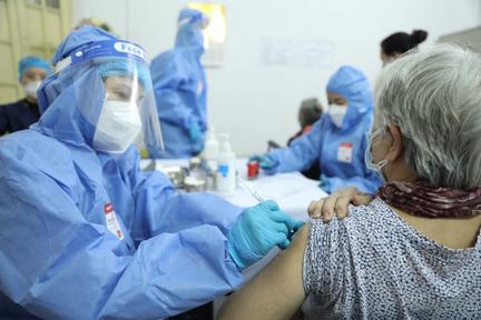 Ngày 22/2: Hà Nội vụt tăng lên gần 6.900 ca COVID-19 mới
