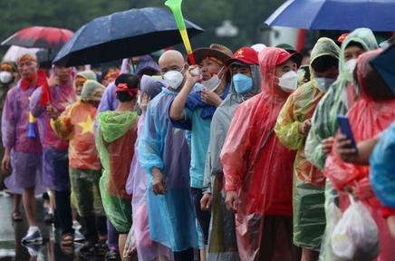Không khí náo nhiệt tại SVĐ Mỹ Đình trước trận chung kết giữa U23 Việt nam và U23 Thái Lan