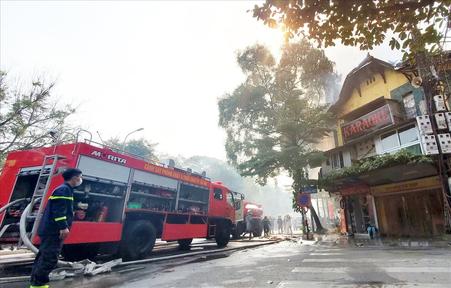 Hà Nội: Cháy lớn trên phố Tôn Đức Thắng