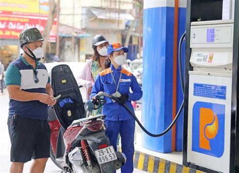 Giá xăng dầu tăng lần thứ 4 liên tiếp, lập kỷ lục mới