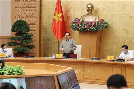 Thủ tướng chỉ đạo không để tụ tập đông người nơi công cộng, xử lý nghiêm các trường hợp vi phạm