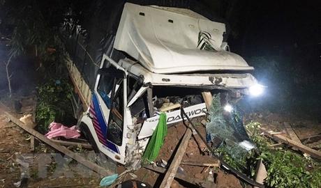 Quảng Bình: Ôtô tải lao thẳng vào nhà dân khiến 6 người thương vong