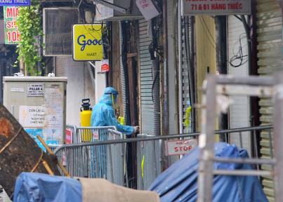 Sáng 2/1: Có hơn 6.300 ca COVID-19 nặng đang điều trị; Chủ động tiêm mũi vaccine bổ sung cho đối tượng nguy cơ cao
