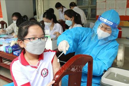 Gần 100% người từ 18 tuổi ở Hà Nội đã tiêm 3 mũi vaccine COVID-19