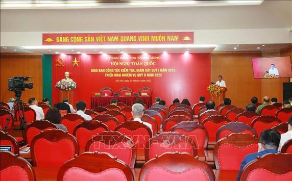 Kiểm tra, giám sát tổ chức đảng, người đứng đầu, cán bộ chủ chốt để xảy ra tham nhũng, tiêu cực