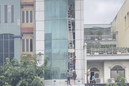 Giải cứu nhiều người trong vụ cháy nhà 5 tầng ở TP Hồ Chí Minh 