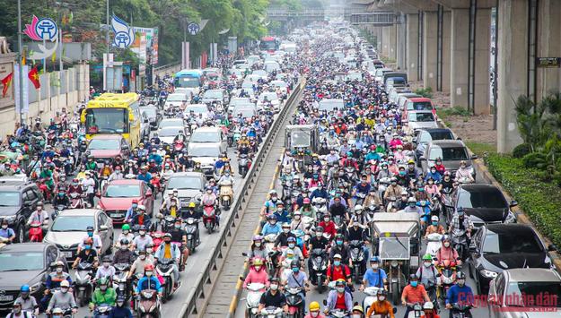 Tuyến đường đầu tiên ở Hà Nội sắp tách riêng làn ô tô, xe máy
