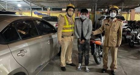 Hai phụ nữ bị kẻ cướp giật túi xách ngã giữa đường