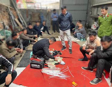Hà Nội: Bắt 32 đối tượng đánh bạc dưới hình thức sóc đĩa 