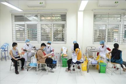 Sáng 28/6: Biến thể phụ BA.5 lây lan nhanh thế nào? Hiệu quả bảo vệ sau tiêm vaccine COVID-19 mũi 4 ở cả 5 cấp độ