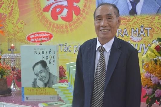 Người thầy đầu tiên viết chữ bằng chân - Nguyễn Ngọc Ký qua đời