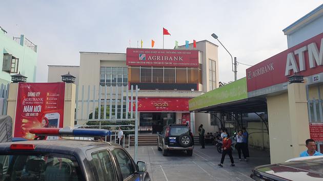Truy bắt nam thanh niên cướp tiền ngân hàng ở Đồng Nai