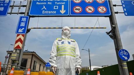 Chùm ảnh thành phố Thượng Hải trong ngày phong tỏa đầu tiên vì COVID-19