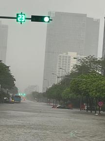 Chùm ảnh Hà Nội ngập sâu trong nước