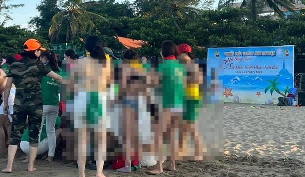 Phạt tiền người tổ chức, du khách cởi áo ngực ở Cửa Lò phải xin lỗi