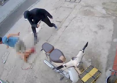 Truy bắt hung thủ còn lại trong vụ chém lìa chân người đàn ông đi bộ trên vỉa hè