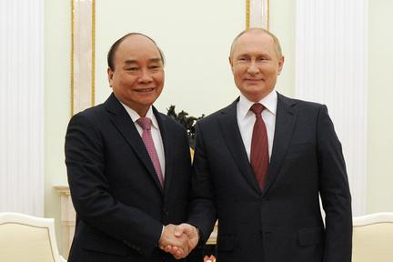 
Chủ tịch nước Nguyễn Xuân Phúc hội đàm và dự chiêu đãi của Tổng thống Nga Vladimir Putin