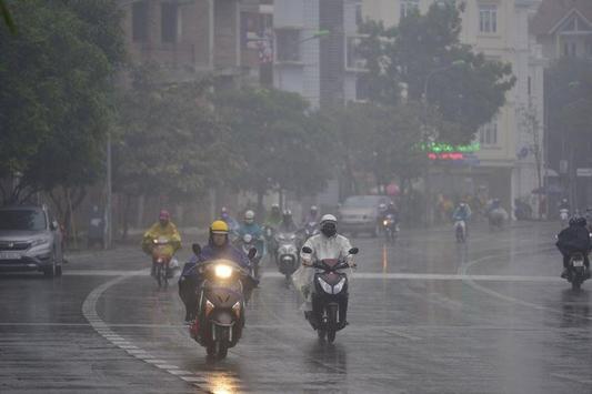 Hôm nay, Bắc bộ bắt đầu chuyển mưa rét sau những ngày nắng nóng như mùa Hè