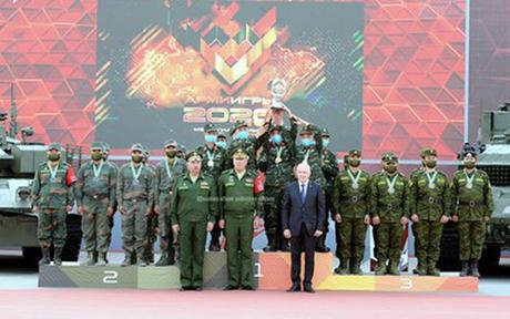 Đội tuyển Xe tăng Việt Nam nhận Huy chương vàng và Cúp vô địch