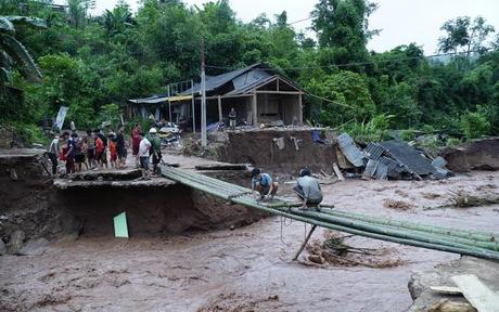 Tình người trong lũ dữ Nậm Pồ