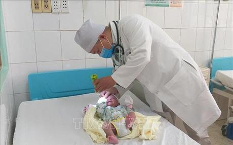 Phẫu thuật thành công bé sơ sinh có khối thoát vị não chẩm kích thước lớn