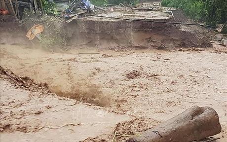 Lũ ống, lũ quét xảy ra trong đêm tại Điện Biên