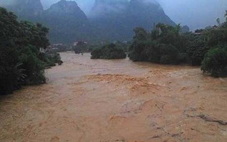 Nước lũ cuốn trôi 2 người tại Yên Bái