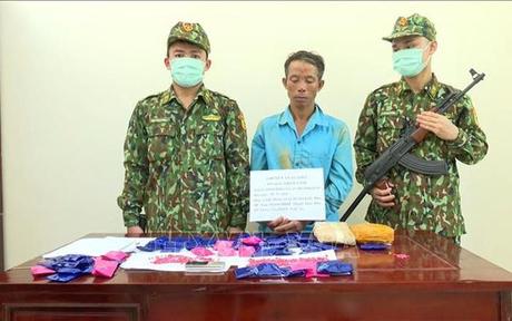 Bắt đối tượng vận chuyển 12.000 viên ma túy tổng hợp