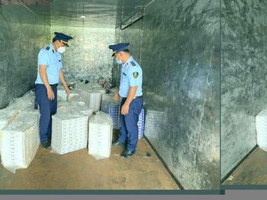 Bắt giữ phương tiện vận chuyển 15.000 bao thuốc lá điếu nhập lậu