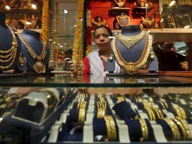 Vàng thế giới ghi nhận tuần tăng giá mạnh nhất trong sáu tháng