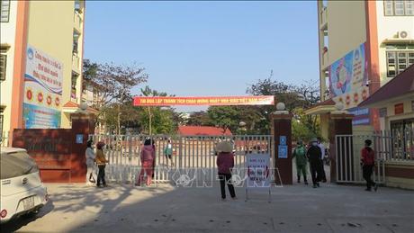 Hàng loạt trường học ở Lào Cai dừng dạy học trực tiếp từ ngày 6/12