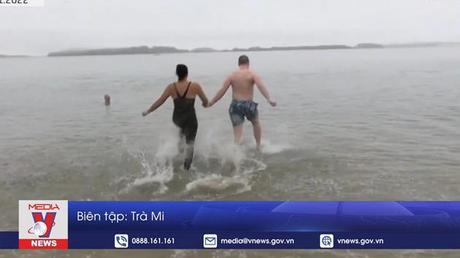 Truyền thống tắm nước lạnh đầu Năm mới