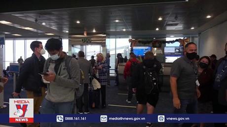 Hơn 4.000 chuyến bay bị hủy do sự lây lan của Omicron