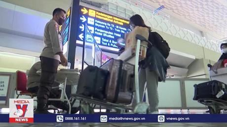 Nhiều nước điều chỉnh chiến lược chống dịch COVID-19