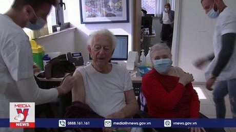 Israel đẩy mạnh tiêm vaccine mũi 4