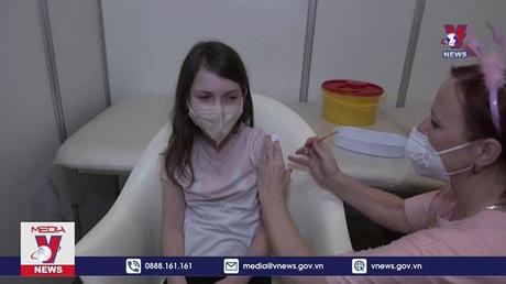 Ngày cổ tích cho trẻ em đi tiêm chủng