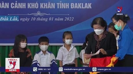 Trao 120 suất  học bổng Vừ A Dính tại Đắk Lắk