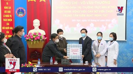 Đồng chí Võ Văn Thưởng thăm, tặng quà tại tỉnh Bắc Kạn