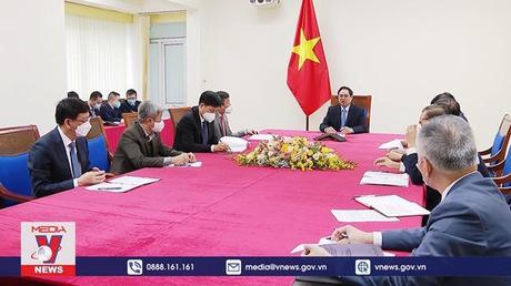 Thủ tướng Phạm Minh Chính điện đàm với Thủ tướng Trung Quốc